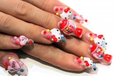 Hello-Kitty-Fingernails