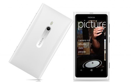 белый Nokia Lumia 800